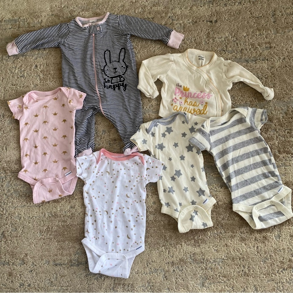 Gerber 0-3 months Baby Girl Bundle of Sleepsuit Onesies Bodysuit Top Cotton